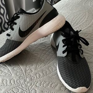 Girls Nike golf shoes